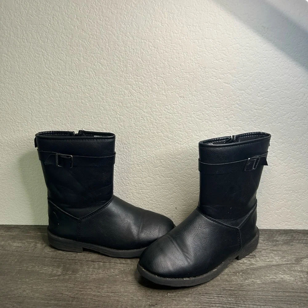 Carter's Size 2 Girl Black zip up boots buckel detail